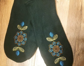 Wool 100%  Embroidered Mittens
