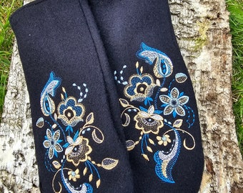 Wool Embroidered Mittens 2023!