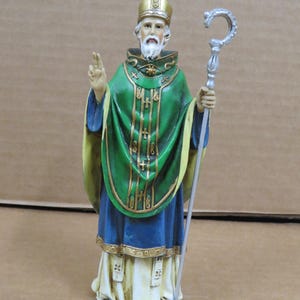 Estudio de Joseph por Roman - Figura de San Patricio con cruz celta de 16,5 cm (IOB)