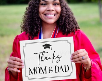 Printable Thanks Mom & Dad Graduation Sign, Graduation Senior Thank You Sign, Graduation Photo Prop, College Graduation, Instant Download