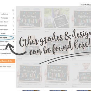 Op de afbeelding: Etsy shop display met schoolbordborden voor de eerste schooldag. Borden zijn beschikbaar voor verschillende klassen, waaronder kleuterschool, kleuterschool en groep 1. De tekst "Other grades & designs can be found here!" is ook zichtbaar.
