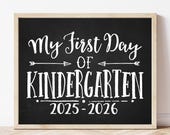 Printable First Day of KINDERGARTEN Sign, 1st day of Kindergarten, First Day of Kindergarten Sign Photo Prop, Back to School Sign BWA01