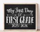 Printable First Day of FIRST GRADE Sign, 1st day of 1st Grade, First Day of First Grade Sign Photo Prop, Back to School Sign BWA01