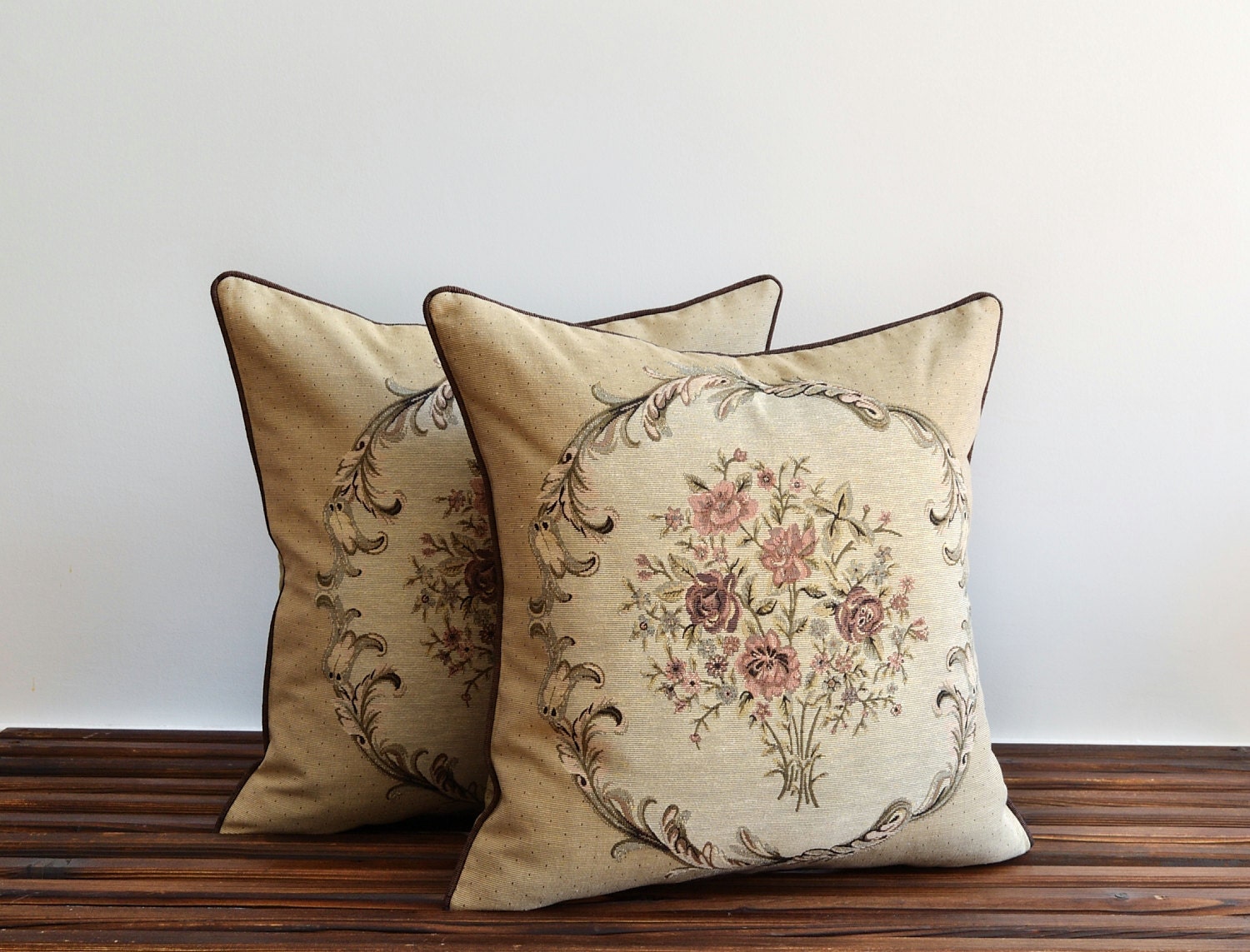 SET OF 2 Modern Decorative Pillow With Piping Bright Home ...