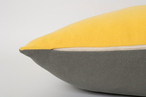 Almohada de color amarillo y blanco Colorblock almohadas | Etsy Cubiertas de la almohadilla de tiro, Marina amarillo y