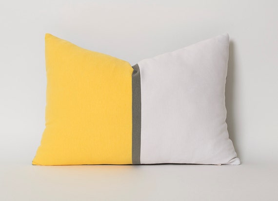 Almohada de color amarillo y blanco Colorblock almohadas | Etsy Cubiertas de la almohadilla de tiro, Marina amarillo y