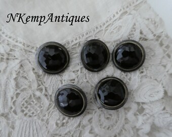 Antique button  x 5