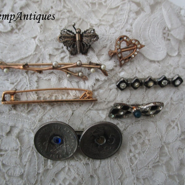 Broken vintage jewellery for re-purpose
