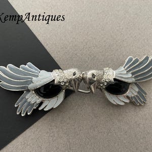 Old bird buckle enamel