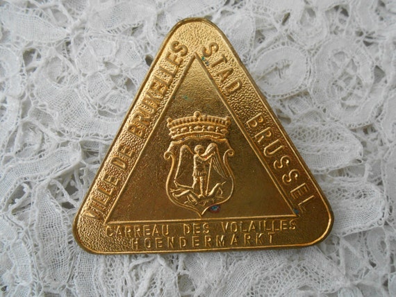 Old badge/pin /brooch brussels