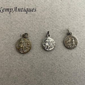 Religijny antyczny francuski katolicki srebrny medalik wisiorek medalion Święty medalion z amuletem Świętego Huberta i Świętego Benedykta
