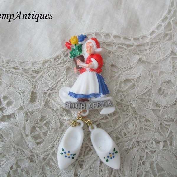 Vintage novelty brooch