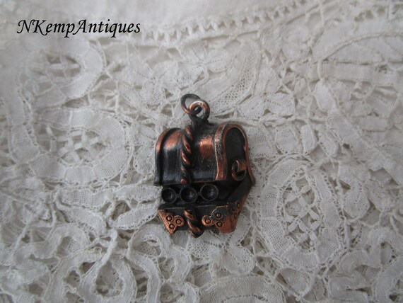 Treasure chest pendant - image 1