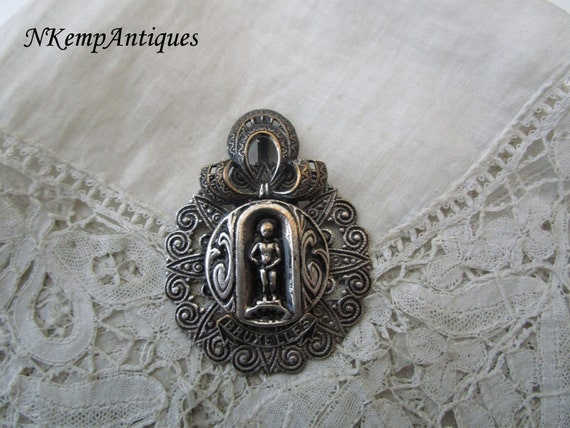 Vintage brussels pendant