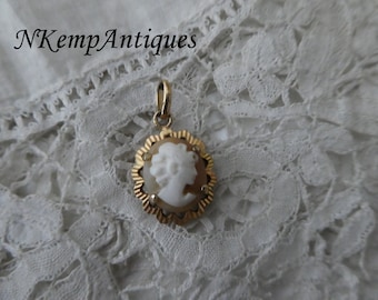 Shell cameo pendant