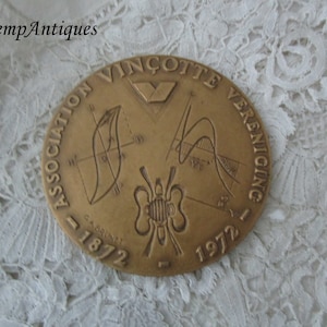 Placa/medal vieja firmada
