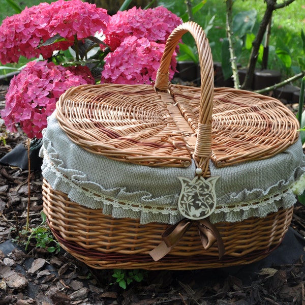 Willow picnic basket, romantic basket, wicker picnic basket, hand woven, decorative picnic basket, handwoven basket, camping basket,