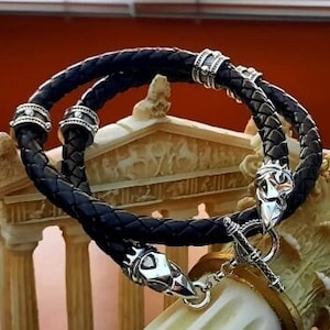 Crixus Crow Skulls Necklace&quot; Harbinger of Death&quot;-Champion of Capua Gladiator Silver Necklace, Spartacus Jewelry Replicas, with 4 Rings