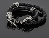 Crixus Cuervo collar de calaveras 