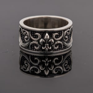 Anillo de flor de lis, flor de lis, anillo en relieve, sincletia, relieve victoriano, joyería griega, joyería Yianni