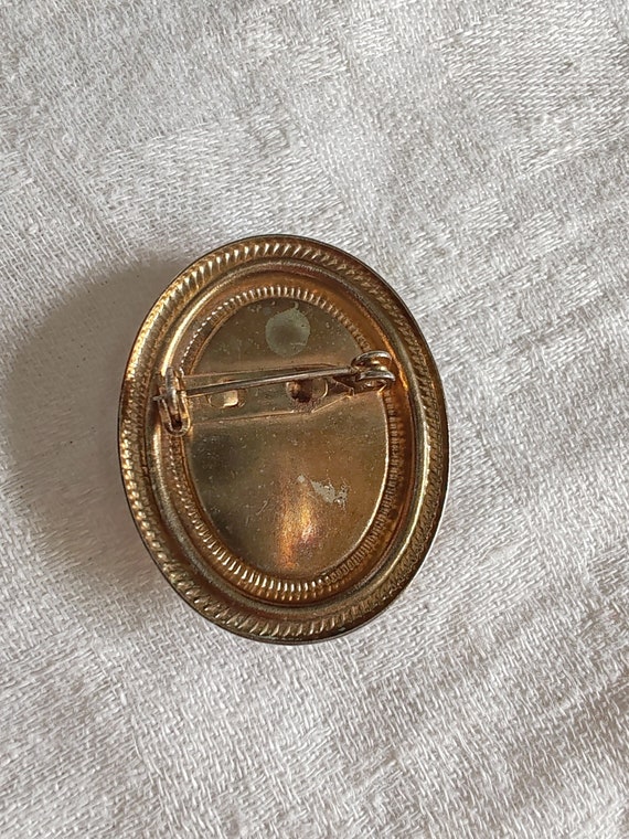 Small old cameo brooch in bakelite or resin and b… - image 3