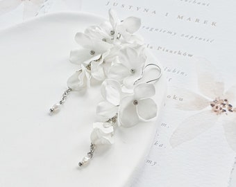Flower bridal earrings with hydrangea silk petals, silver bridal earrings with ivory flowers, silk, off white floral boho earrings