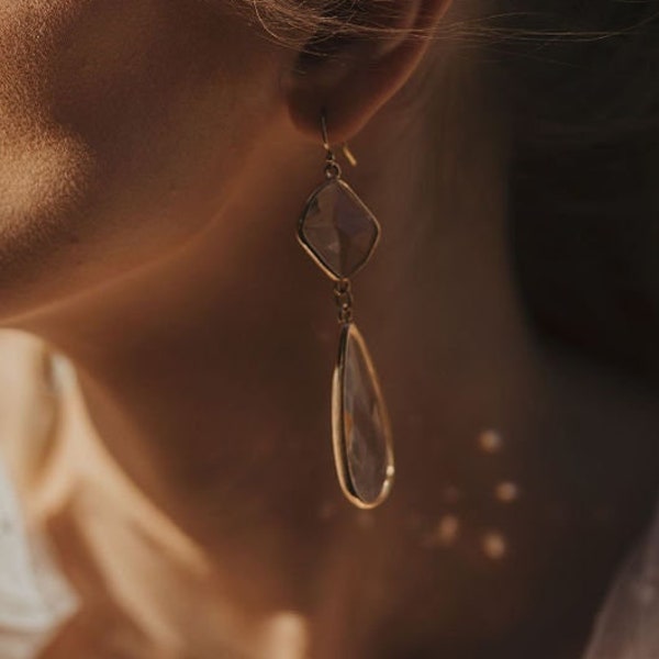 Teardrop bridal earrings, crystal drop earrings for brides, wedding crystal drop earrings, long dangle teardrop earrings
