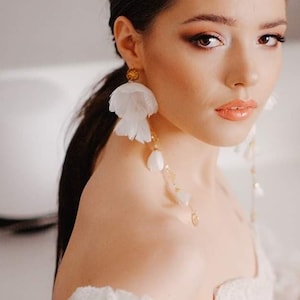 ボヘミアン ダングル ロングチェーン フェザー フラワー ブライダル イヤリング ウェディング 花嫁用