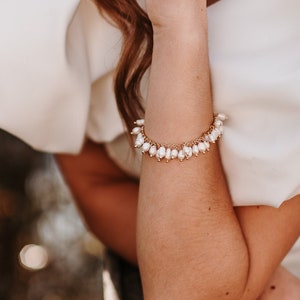 Boho gold pearl and crystal wedding bracelet, Bridal wedding bracelet for bride, bridal pearl crystal bracelet, pearl bridal bracelet