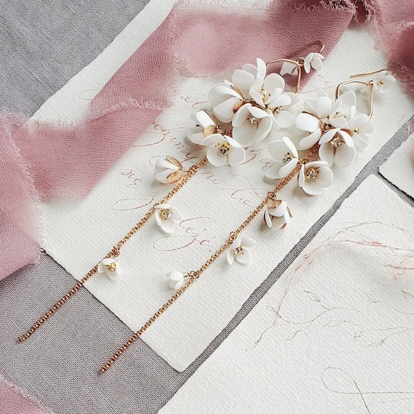 Long white flower wedding earrings, white flower earrings for bride, bridal earrings, wedding earrings for boho bride, floral earrings