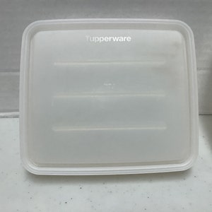 Puede incluir: Un letrero de madera r&uacute;stica con el texto "Welcome to our home" en un estilo manuscrito. El letrero presenta un acabado envejecido y un dise&ntilde;o simple y acogedor, perfecto para un porche o entrada.