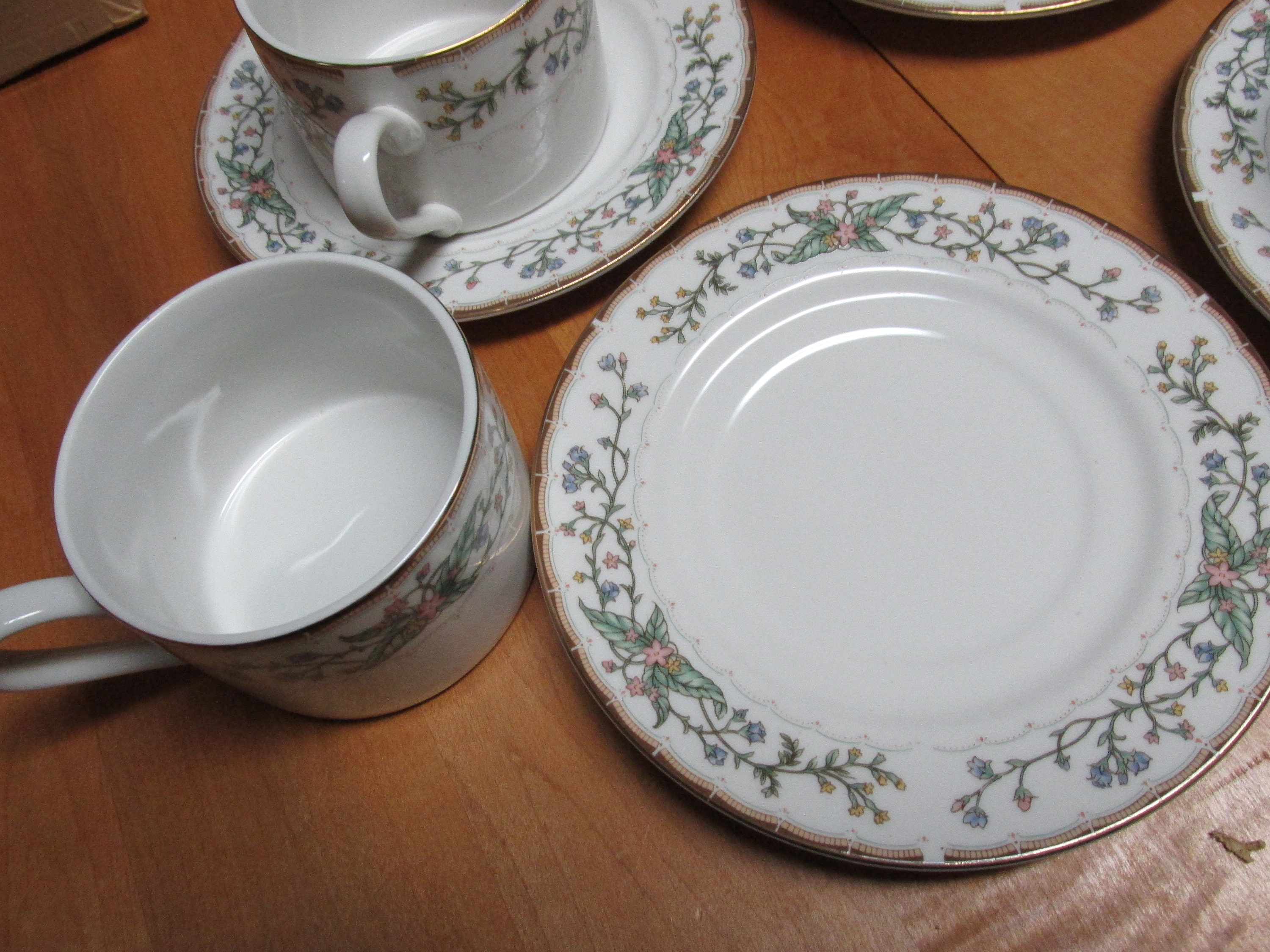 Farberware China Wellesley 486 Set of 4 Cups & Saucers Etsy