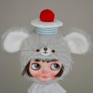 FREESHIPPING/Pre-order / Momodolly handmade Blythe hat / blythe helmet / blythe outfit / Blythe doll / custom blythe / blythe / blythedoll