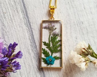 Botanical Resin Dried Flower Pendant - Crescent Moon Shaped - Buttercup - Pressed Floral Necklace - Nature woodland - Bronze Silver Gold