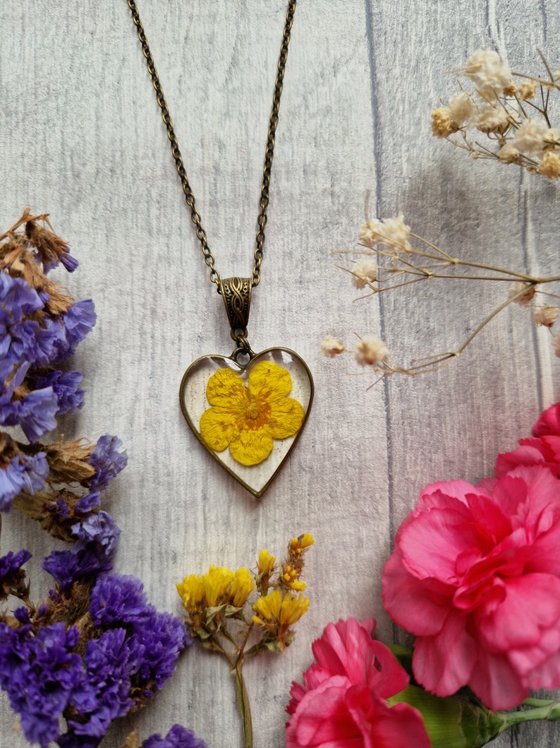 Botanical Resin Dried Flower Pendant Crescent Moon Shaped Buttercup Pressed Floral Necklace Nature woodland Bronze Silver Gold BRONZE HEART