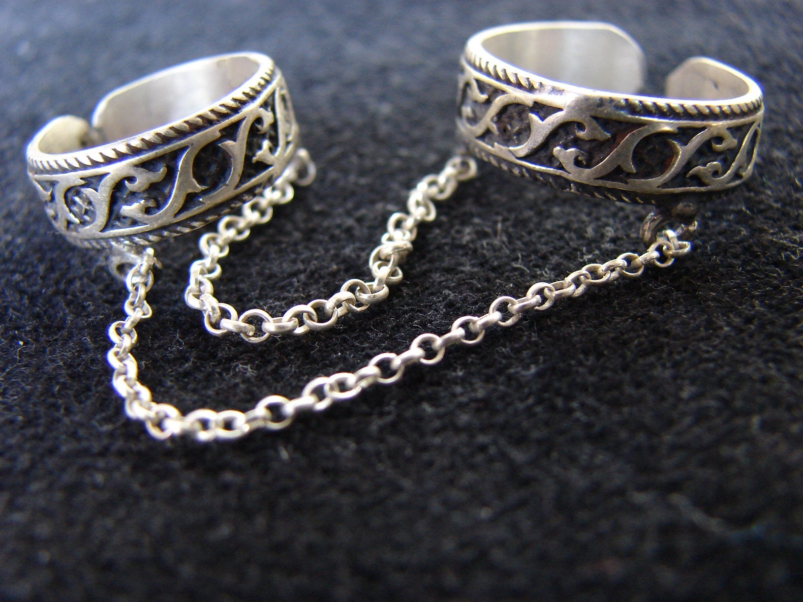 Chain linked double ring deals