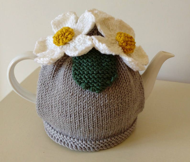 Knitting Pattern for Daisies Tea Cosy image 3