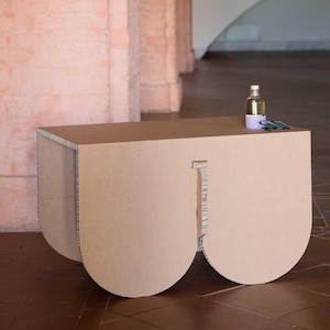 Onda: Elegante Tavolino per eventi, fiere, tavolo espositore di cartone, tavolo alzata per vendita, tavolino espositivo, per mostre d'arte