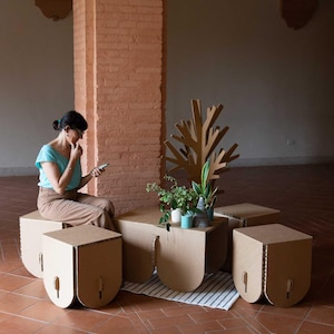 Conjunto Bosco Urbano: bancos e mesa de papelão, design sustentável e elegante, para eventos, feiras, demonstrações, festivais
