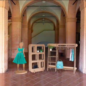 SET FIRENZE – Stand in cartone per Abbigliamento con Appendiabiti, scaffale + manichino e grucce, per fiere ed eventi di moda, vetrine
