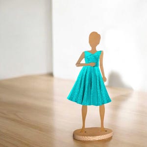 Desmontagem de manequim de papelão, manequim feminino ou masculino em pedaços, para vitrines, eventos, feiras.