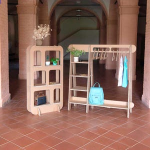 CONJUNTO DE LINO: Expositor con estantes, perchero con estantes, mobiliario de cartón para eventos, ferias, tiendas de moda, para ropa y complementos.