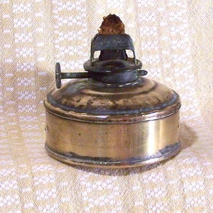 Antique  DIETZ  Brass kerosene Ships lantern 1910 or older still works.