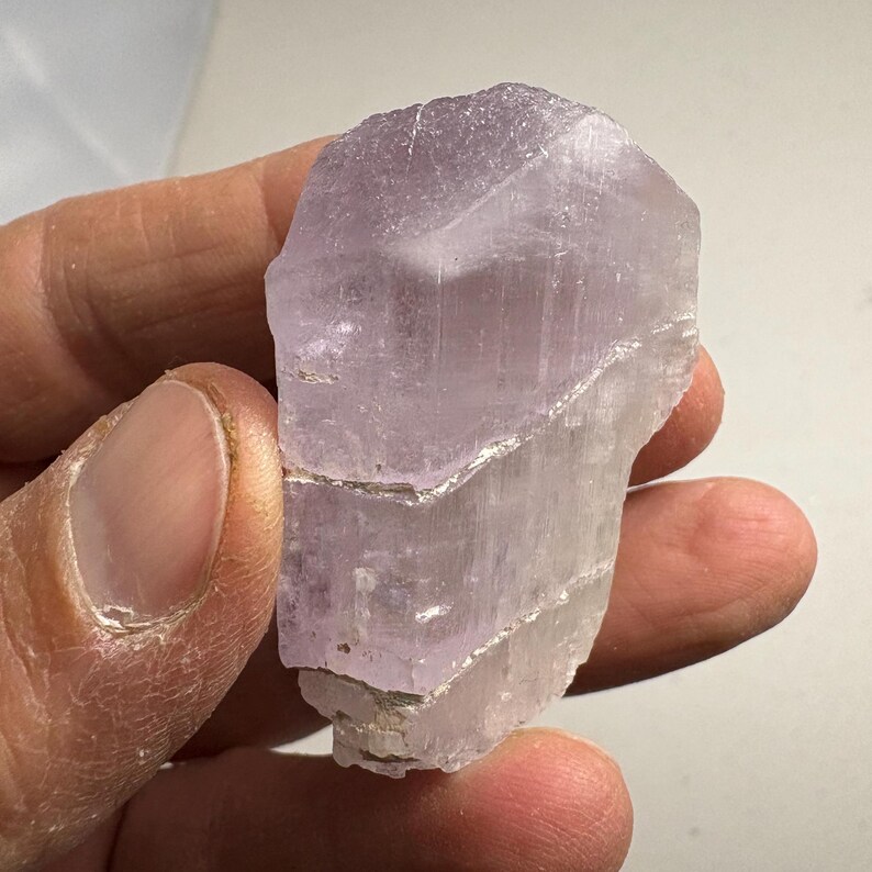 Natural Terminated Kunzite Crystal raw image 2