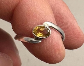 Topaz and .925 Sterling Silver Ring