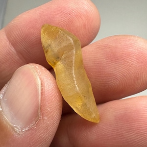 Natural Yellow Sapphire 18.27 ct. no heat or other treatment