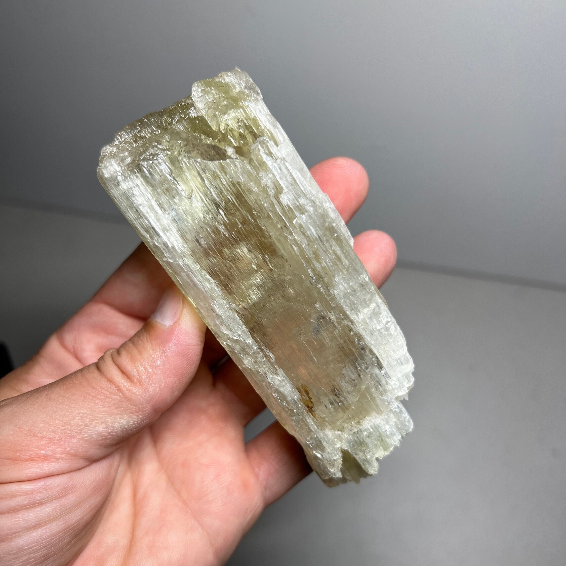 400 Grams Natural Triphane Spodumene Raw Crystal Uv Reactive
