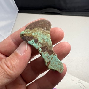 Number 8 Turquoise raw / rough 23.7 grams
