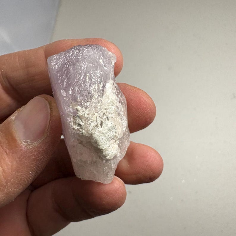 Natural Terminated Kunzite Crystal raw image 5