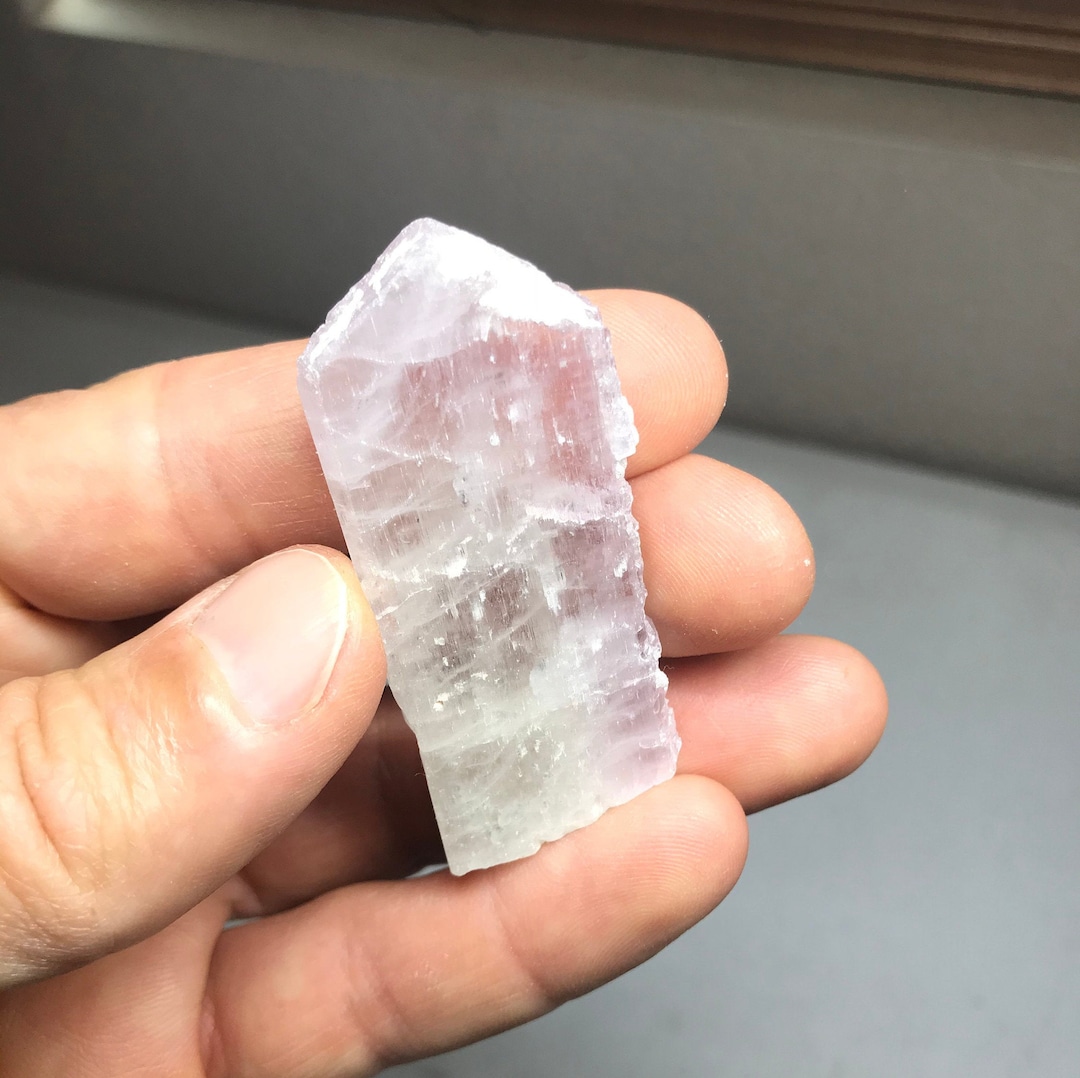 天然クンツァイト結晶原石 31.1 グラム - Etsy 日本